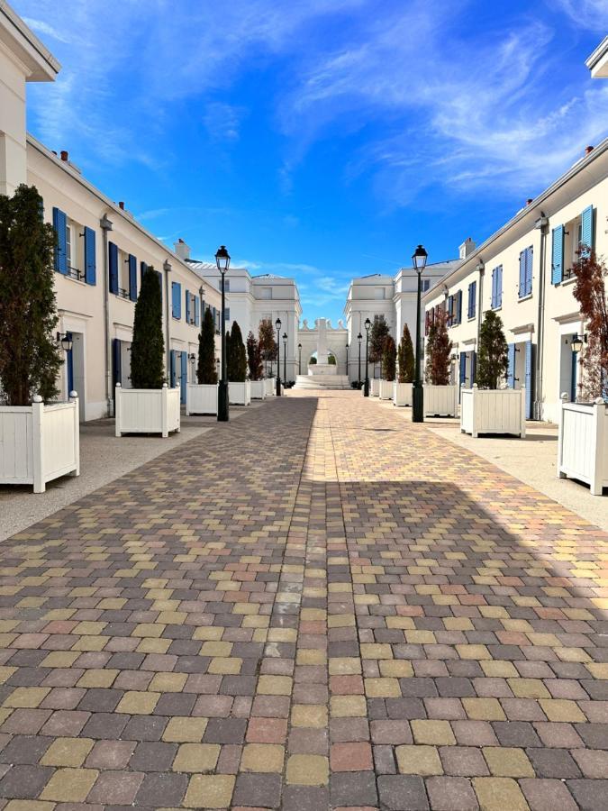 *new* Bohemia 6 Pax Apartment Serris